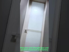 Çok dar banyo kapısı.