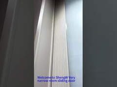 Çok dar bir oda kaydırma kapısı